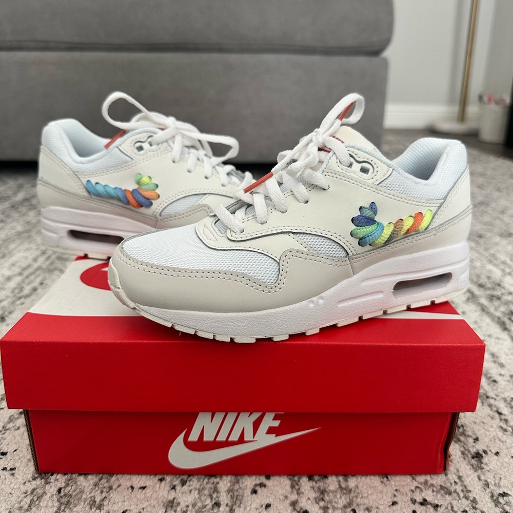 NIKE AIR MAX 1 SE